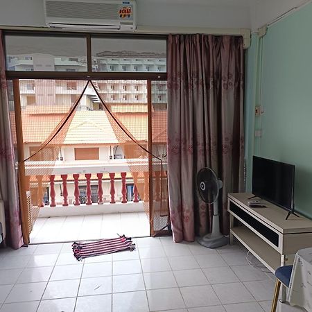 Sv. House Hotel Pantai Jomtien Luaran gambar