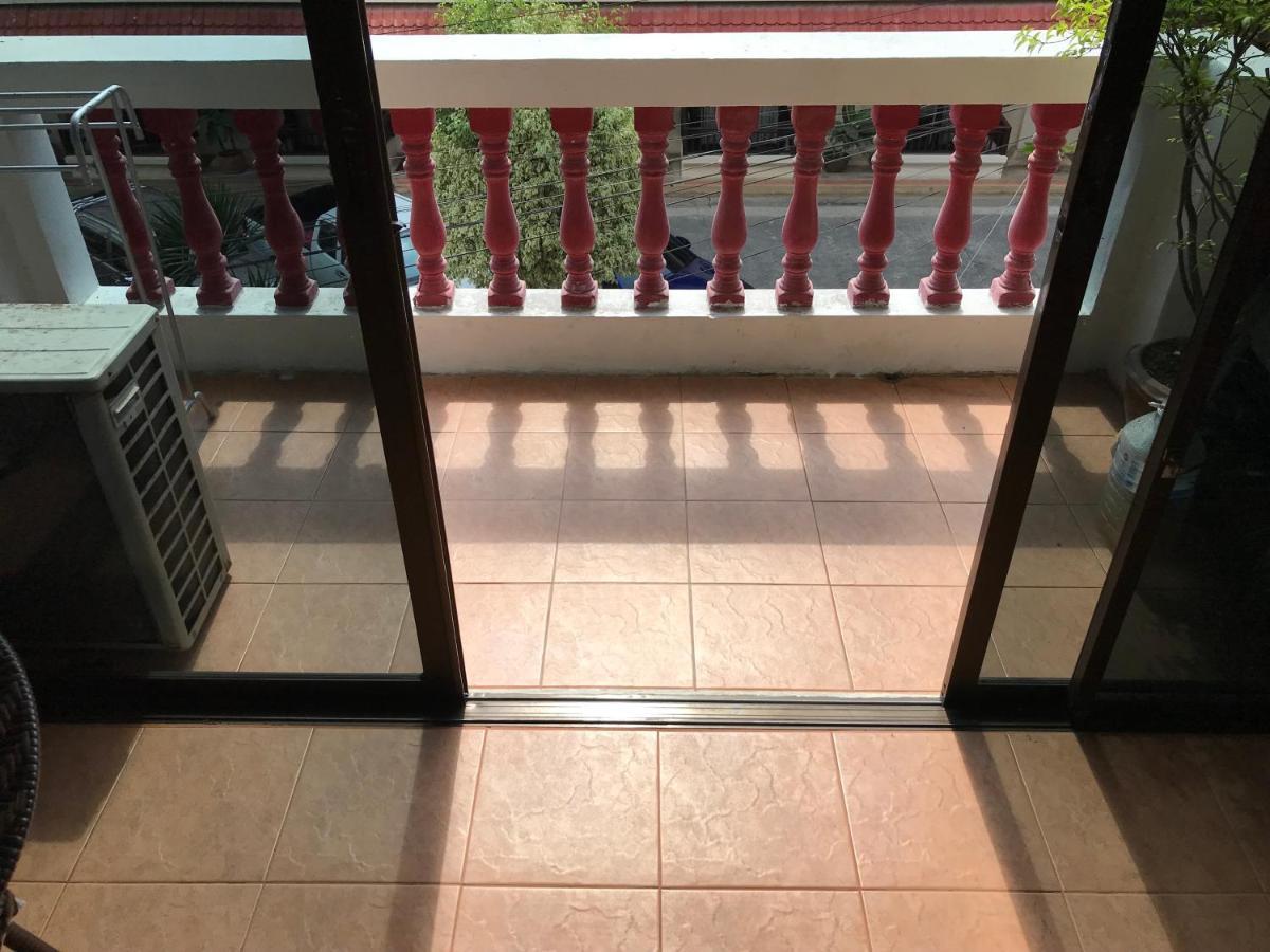 Sv. House Hotel Pantai Jomtien Luaran gambar