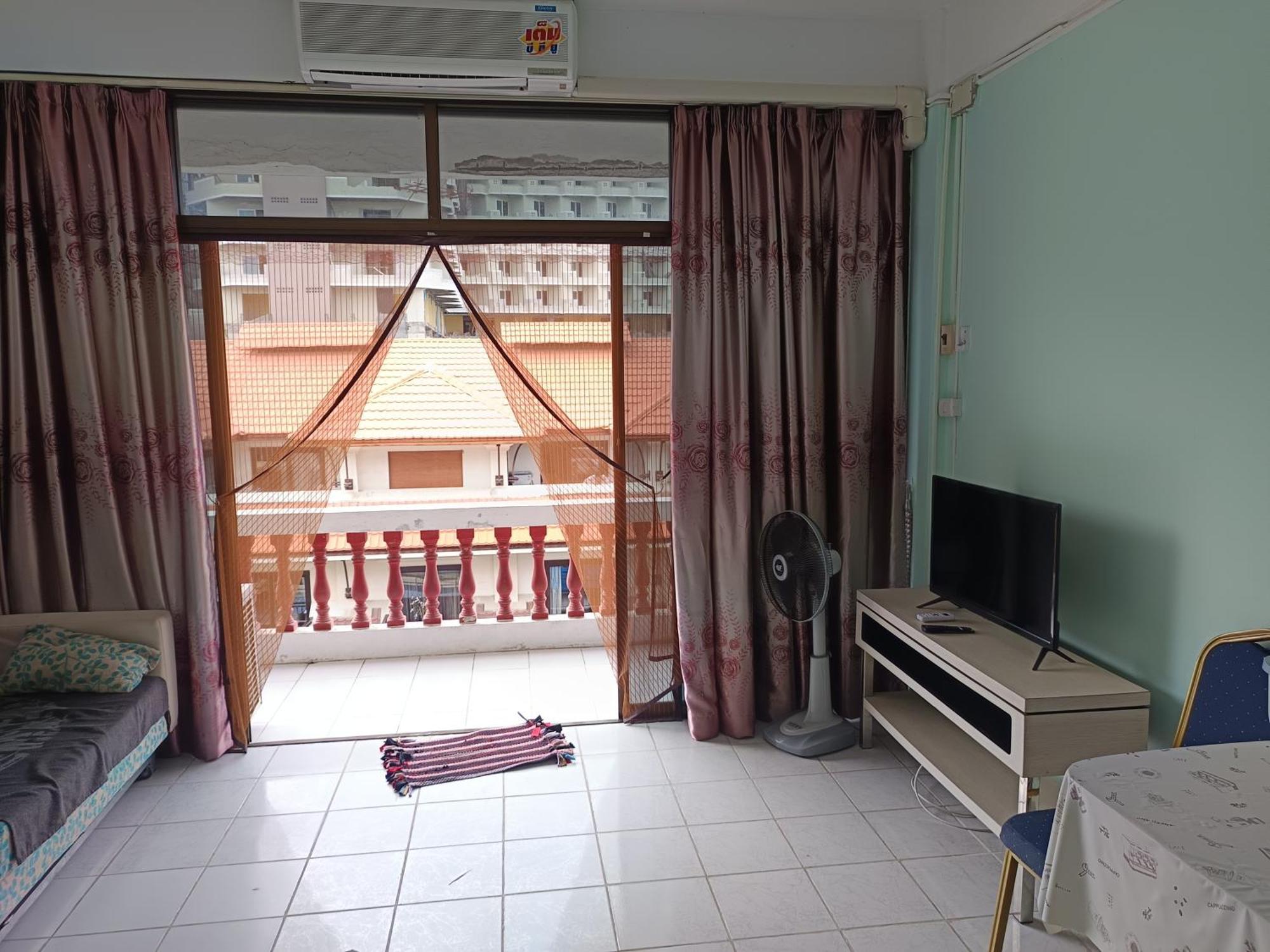 Sv. House Hotel Pantai Jomtien Luaran gambar